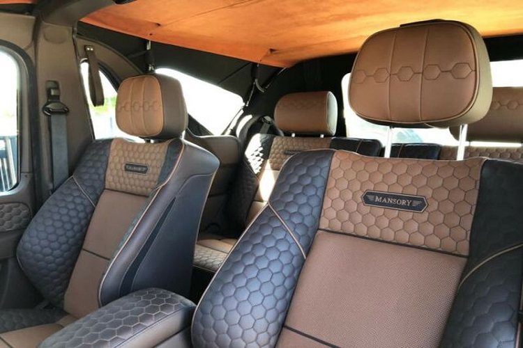 Sửa đổi cả trong lẫn ngoài nhưng hệ truyền động của Mercedes G500 Cabrio Mansory “Speranza” lại được giữ nguyên. Xe vẫn sử dụng động cơ V8 5.5L cho công suất 382 mã lực và mô-men xoắn cực đại 530Nm, chiếc xe chỉ vận hành trong quãng đường 1.850 km vì thế mọi thứ của xe đều vẫn còn rất mới. Dù vậy, mức giá khổng lồ của G500 Cabrio Mansory vẫn khiến không ít người ngạc nhiên.