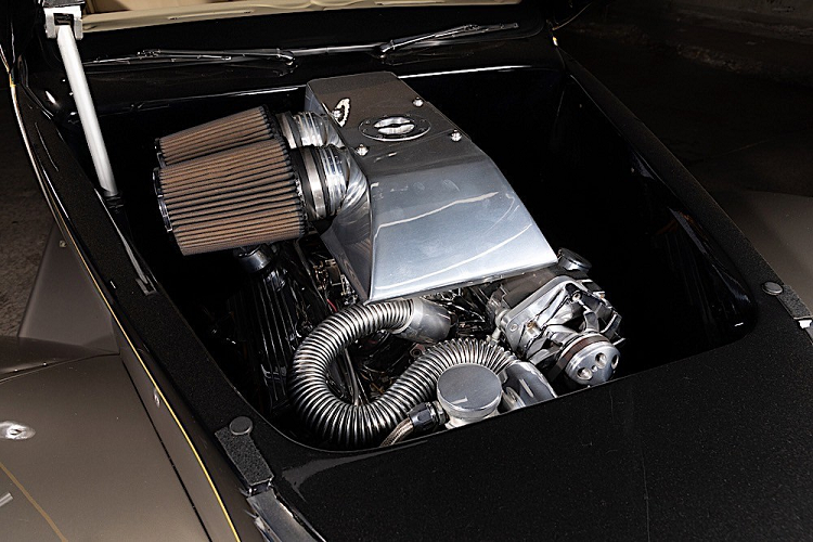 Những cỗ máy này, sau này trở nên nổi tiếng ở Úc với tên gọi “ute”, chưa bao giờ tạo được ảnh hưởng lớn ở thị trường Mỹ. Đúng là người Mỹ luôn luôn yêu thích phần thùng chứa hàng nằm phía sau xe của họ, nhưng họ muốn đặt chúng lên những thân vỏ cứng cáp và to lớn hơn.