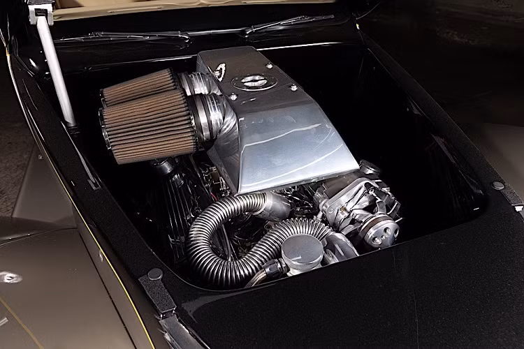 Những cỗ máy này, sau này trở nên nổi tiếng ở Úc với tên gọi “ute”, chưa bao giờ tạo được ảnh hưởng lớn ở thị trường Mỹ. Đúng là người Mỹ luôn luôn yêu thích phần thùng chứa hàng nằm phía sau xe của họ, nhưng họ muốn đặt chúng lên những thân vỏ cứng cáp và to lớn hơn.