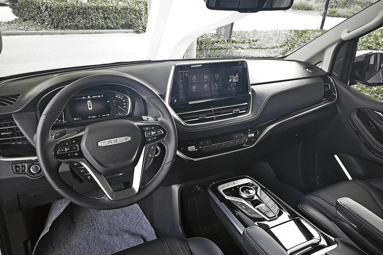 Maxus Euniq 7 FCEV chạy điện có trang bị một môtơ sản sinh công suất 201 mã lực. Hệ thống pin nhiên liệu (hoặc bình hydro) của Euniq 7 vận hành ở áp suất 70 MPa, và có thể chứa khoảng 6,4 kg hydro áp suất cao mà có thể được nạp đầy trong chỉ 5 phút đồng hồ. Cự li di chuyển ước tính của xe là 600 km theo chu trình NEDC. Lượng hydro được chứa trong 3 bình nằm dưới sàn.