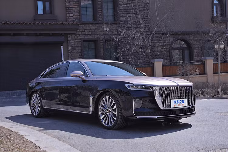 Cung cấp sức mạnh cho chiếc sedan hạng sang Trung Quốc là động cơ tăng áp 2.0L 4 xi-lanh sản sinh công suất 252 mã lực và mô-men xoắn cực đại 380Nm theo tiêu chuẩn, khách hàng cũng có thể lwuja chọn bản động cơ siêu nạp V6 3.0L cho 272 mã lực và 400 Nm.