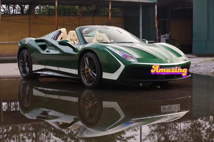 Xuất hiện tại một cây xăng ở Hà Nội, chiếc siêu xe mui trần Ferrari 488 Spider với ngoại thất màu xanh lá đậm cùng sọc trắng thu hút không ít sự chú ý của người đi đường. Được biết, chiếc Ferrari 488 Spider này từng ở Bình Phước và có bộ áo gây tranh cãi vì nhiều người cho rằng giống với những chiếc xe taxi của Mai Linh, số khác cho rằng giống màu áo của Grab.