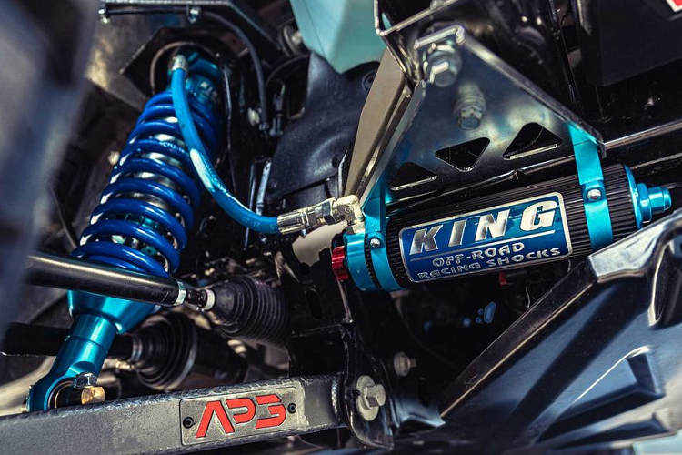 Cụ thể, APG đã bổ sung thêm các cánh chữ A rộng hơn, trục tuyền động CV mở rộng, thay đổi các vòng trung tâm của trục bánh trước, bộ phận adapter của bánh sau với việc tăng cường sử dụng các đinh ốc.