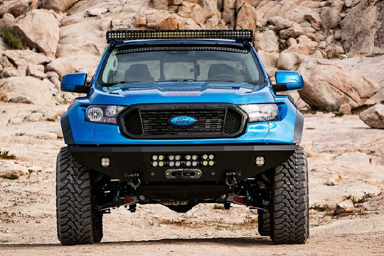 Và nếu đang quan tâm tới một khối động cơ mạnh mẽ hơn trên chiếc Raptor, thông tin sau chắc chắn sẽ khiến bạn hài lòng. Phiên bản Ranger này sẽ được nhà độ trang bị khối động cơ V6 2.7 lít EcoBoost từ mẫu xe đàn anh F-150, sản sinh công suất cực đại 325 mã lực và 542 Nm mô-men xoắn.