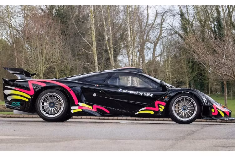 Chỉ có 10 chiếc siêu xe McLaren F1 GTR Longtail được chế tạo vào năm 1997 và đây là chiếc đầu tiên trong số đó, đồng thời cững là một trong hai chiếc xe nguyên mẫu được McLaren dùng để thử nghiệm.