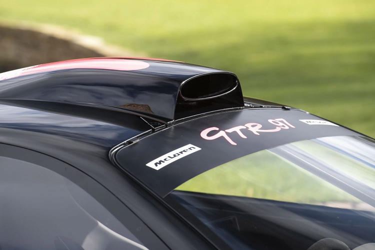 Trên biến thể Longtail ra mắt vào năm 1997, McLaren đã thực hiện một số sửa đổi quan trọng ở ngoại thất để chiếc xe trở nên khí động học hơn. Đúng với tên gọi Longtail, phần đầu xe và đuôi xe được kéo dài, cánh gió phía sau lớn hơn nhằm tăng tính khí động học. Khoảng sáng gầm xe cũng được nâng lên thành 70 mm thay vì chỉ 50 mm ở bánh trước và 60 mm ở bánh sau như thế hệ trước.