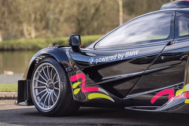 McLaren F1 GTR Longtail vẫn được trang bị khối động cơ BMW S70 V12 dung tích 6.0 lít, sản sinh công suất cực đại 600 mã lực.