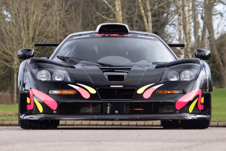 Chiếc xe đã đạt tốc độ lên đến 317 km/h trên đoạn thẳng Mulsanne, đường đua Circuit de la Sarthe, Le Mans 24h 1997.