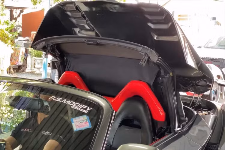 Với số tiền tương đương 36.000 USD (tương đương 850 triệu đồng) và một chiếc Toyota MR2 đời cũ làm cơ sở, khách hàng sẽ nhận được một bộ body kit mới toàn phần, động cơ độ, nội thất tái thiết kế, cửa mở sành điệu, và hơn thế nữa. Nói một cách khác, chiếc xe độ là một sản phẩm hoàn toàn mới từ trong ra ngoài chứ không chỉ đơn giản là một bộ body kit.