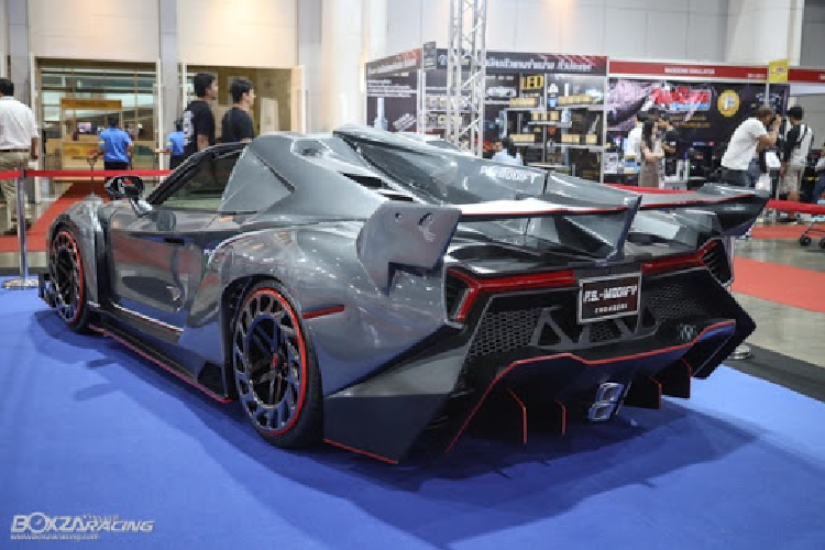 Không chỉ biết độ nhái siêu Lamborghini, P.S. Modify còn biết độ nhiều kiểu siêu xe khác. Người ta vẫn thường chỉ trích, chê bai những chiếc xe nhái, đặc biệt là những chiếc bắt chước phong cách của các siêu xe đắt giá, nhưng những sản phẩm từ P.S.