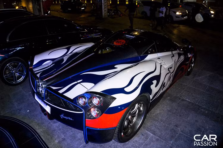 Được mang về nước để thế chỗ cho Bugatti Veyron, mẫu hypercar này rất ít khi được doanh nhân Phạm Trần Nhật Minh cho ra phố, tuy vậy vị doanh nhân này lại rất tích cực thay áo cho “xế cưng”.