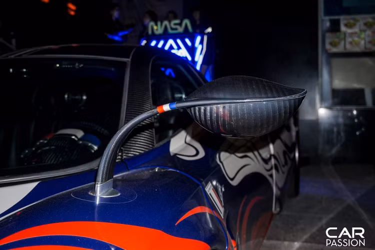 Chiếc Pagani Huayra độc nhất Việt Nam hiện đang thuộc sở hữu của doanh nhân Phạm Trần Nhật Minh và nằm chung garage với một số cái tên đắt giá khác như : Lamborghini Urus độ Mansory Venatus, Mercedes-AMG G63 Edition 1, Range Rover Autobiography và Rolls-Royce Ghost.