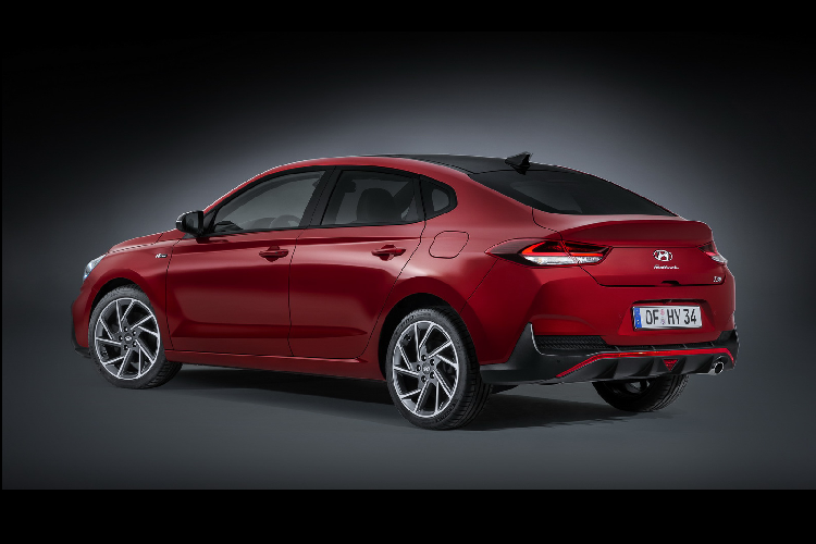 Công nghệ iMT cho phép hộp số đảm bảo chuyển động nhịp nhàng mà không gây trở ngại cho người lái. Hộp số iMT ngắt động cơ khỏi hệ truyền động sau khi người lái nhả chân ga. Điều này cho phép chiếc xe vào 2 mức hoạt động, tùy thuộc vào các điều kiện. Với mức độ đầu tiên, động cơ chạy cầm chừng. Với mức độ thứ hai, động cơ cũng được tắt tạm thời để tiết kiệm nhiên liệu hơn.