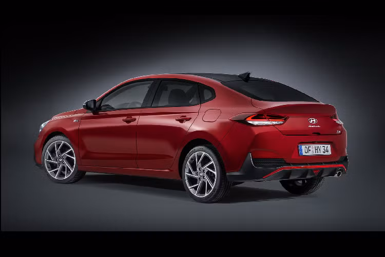 Công nghệ iMT cho phép hộp số đảm bảo chuyển động nhịp nhàng mà không gây trở ngại cho người lái. Hộp số iMT ngắt động cơ khỏi hệ truyền động sau khi người lái nhả chân ga. Điều này cho phép chiếc xe vào 2 mức hoạt động, tùy thuộc vào các điều kiện. Với mức độ đầu tiên, động cơ chạy cầm chừng. Với mức độ thứ hai, động cơ cũng được tắt tạm thời để tiết kiệm nhiên liệu hơn.