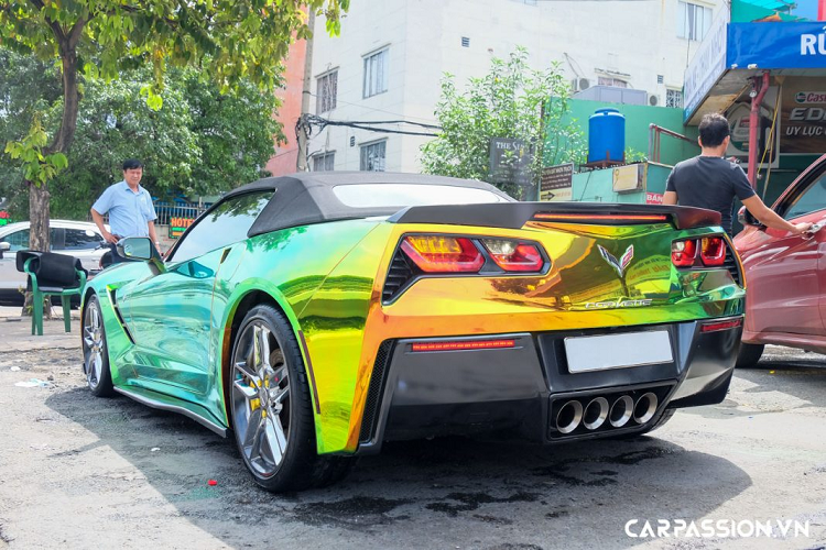 Tương tự phiên bản coupe, biến thể mui trần vẫn sử dụng khối động cơ V8 hút khí tự nhiên, dung tích 6.2 lít, có khả năng sản sinh công suất tối đa 455 mã lực và mô men xoắn cực đại đạt mức 620 Nm.