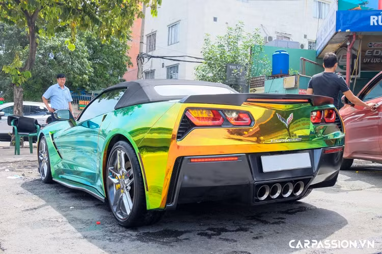 Tương tự phiên bản coupe, biến thể mui trần vẫn sử dụng khối động cơ V8 hút khí tự nhiên, dung tích 6.2 lít, có khả năng sản sinh công suất tối đa 455 mã lực và mô men xoắn cực đại đạt mức 620 Nm.