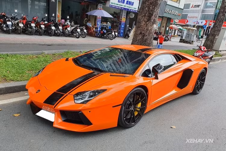 Chiếc siêu xe Lamborghini Aventador LP700-4 này thuộc đời 2013 và mới chỉ được đưa về Việt Nam cách đây vài tháng, tổng thể "siêu bò" vẫn như mới, vì thực tế xe mới chỉ vận hành gần 12.000 km.