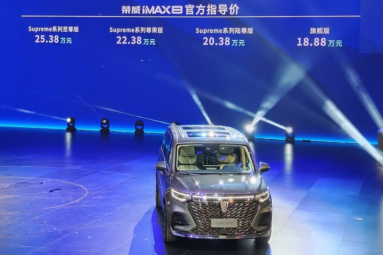 Sở hữu thiết kế ngoại thất độc đáo và nội thất rộng rãi, Roewe iMax8 2020 mới là mẫu MPV không chỉ nhắm đến những khách hàng trung tuổi mà còn cả giới trẻ nữa. Thậm chí, nhiều người còn đánh giá Roewe iMax8 là một trong những mẫu MPV nội địa đẹp nhất tại thị trường Trung Quốc hiện nay.