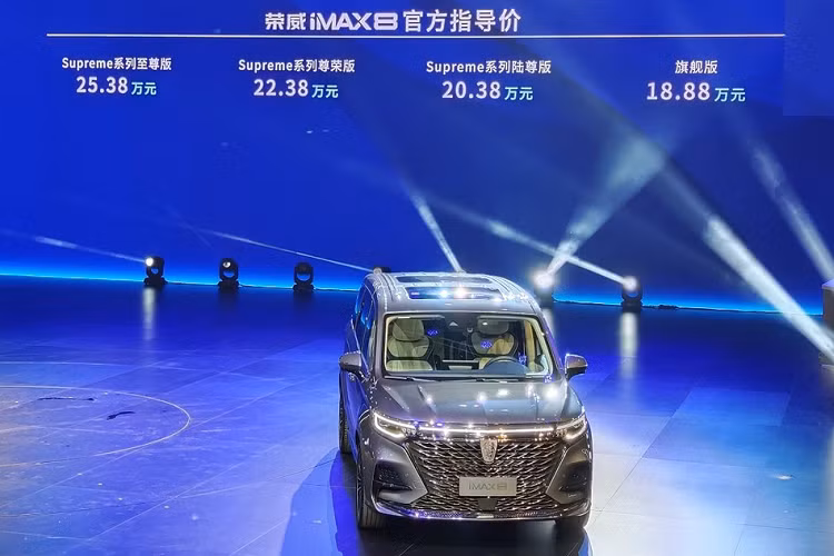 Sở hữu thiết kế ngoại thất độc đáo và nội thất rộng rãi, Roewe iMax8 2020 mới là mẫu MPV không chỉ nhắm đến những khách hàng trung tuổi mà còn cả giới trẻ nữa. Thậm chí, nhiều người còn đánh giá Roewe iMax8 là một trong những mẫu MPV nội địa đẹp nhất tại thị trường Trung Quốc hiện nay.