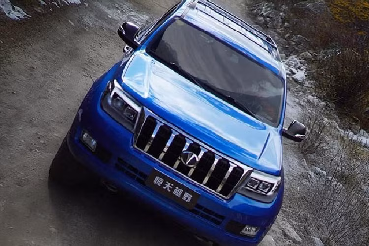 Mẫu xe SUV L4600 mới có kiểu dáng của Toyota Land Cruiser nhưng dài và rộng hơn, trong khi chiều cao thấp hơn. SUV nhái có trục cơ sở dài hơn, thiết kế khung gầm tương tự.