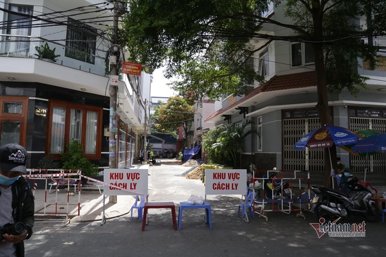 17 nha o quan Tan Phu bi phong toa vi ca tai duong tinh Covid-19-Hinh-2