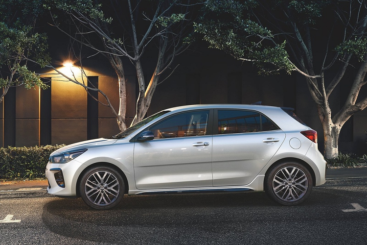 Tất cả phiên bản của Rio 2021 đều sử dụng động cơ 4 xy-lanh 1.6L, sản sinh công suất 120 mã lực và mô-men xoắn 152 Nm. Xe đi kèm hộp số CVT.