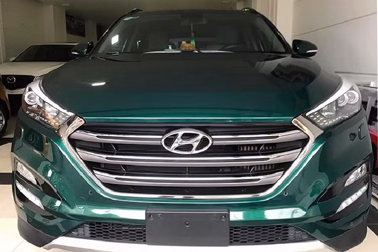 Theo thông tin rao bán trên một số diễn đàn, chiếc xe SUV Hyundai Tucson màu độc, đặc biệt này hiện tại đang ở thành phố Huế.