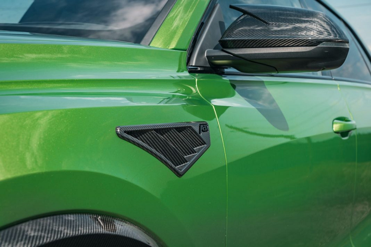 Ngoài ra, chiếc xe được trang bị bộ mâm đa chấu ABT High Performance HR có kích thước lên tới 23 inch đi kèm với bộ lốp 295/35 R23.