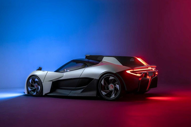 Như mong đợi, nó gần như được chế tạo hoàn toàn bằng chất liệu sợi carbon. Nó sử dụng sợi carbon trong khung gầm và các ống, với một bộ khung không gian mô-dun và một xương sống trung tâm để tăng thêm độ cứng. Thân vỏ xe có đi kèm nhiều yếu tố khí động học thượng thừa, với các chi tiết thiết kế lấy cảm hứng từ xe đua Formula 1 và Le Mans để khống chế khí lưu bao quanh thân vỏ.