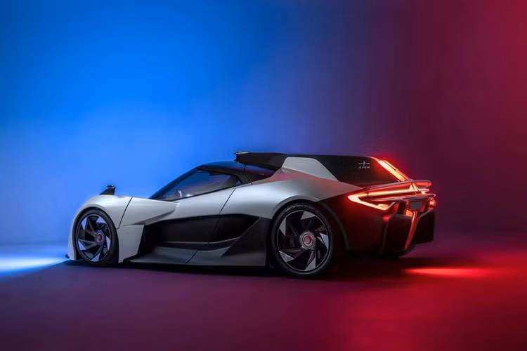 Như mong đợi, nó gần như được chế tạo hoàn toàn bằng chất liệu sợi carbon. Nó sử dụng sợi carbon trong khung gầm và các ống, với một bộ khung không gian mô-dun và một xương sống trung tâm để tăng thêm độ cứng. Thân vỏ xe có đi kèm nhiều yếu tố khí động học thượng thừa, với các chi tiết thiết kế lấy cảm hứng từ xe đua Formula 1 và Le Mans để khống chế khí lưu bao quanh thân vỏ.