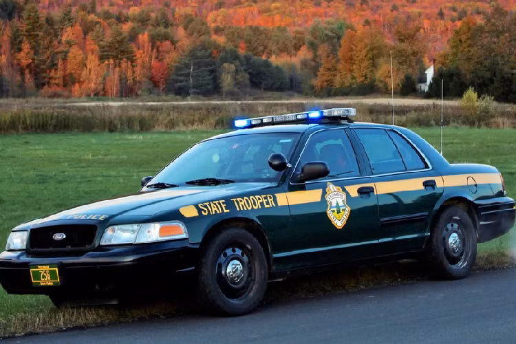 Đây là phiên bản đặc biệt được tạo ra để dành riêng cho cảnh sát Mỹ, Crown Victoria có thêm còi hú, đèn báo động... Ngoài ra, động cơ trên phiên bản đặc biệt này được nâng cấp lên khối động cơ V8, sản sinh công suất 239 mã lực.