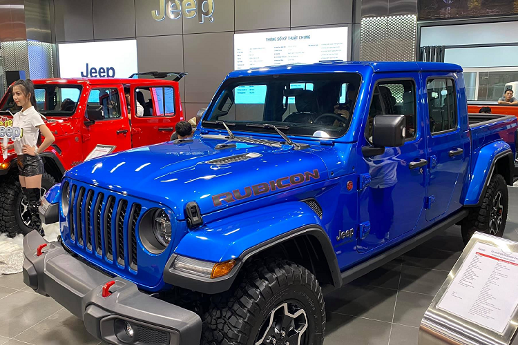 Xe sử dụng động cơ V6, dung tích 3.6L, hộp số tự động 8 cấp, công suất lên đến 285 mã lực, sức kéo lên đến 3470 kg, khả năng lội nước 762mm.