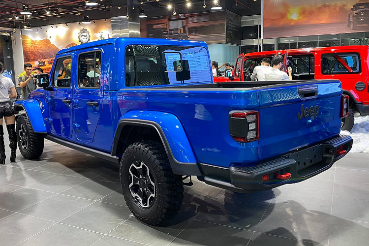 Trước khi có nhà phân phối mới là JVA, thời gian qua các dòng xe địa hình của Jeep được nhập khẩu tư nhân với số lượng hạn chế và mức giá đắt đỏ tương đương xe sang.