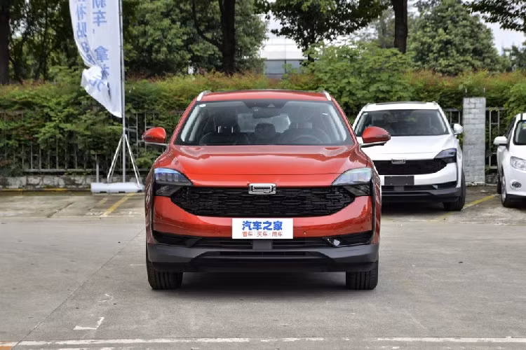 Nhiều nhà sản xuất xe Trung Quốc đang phát triển các màn hình nhỏ tương tự, tránh xa kiểu màn hình bảng đồng hồ lớn như trước đây.