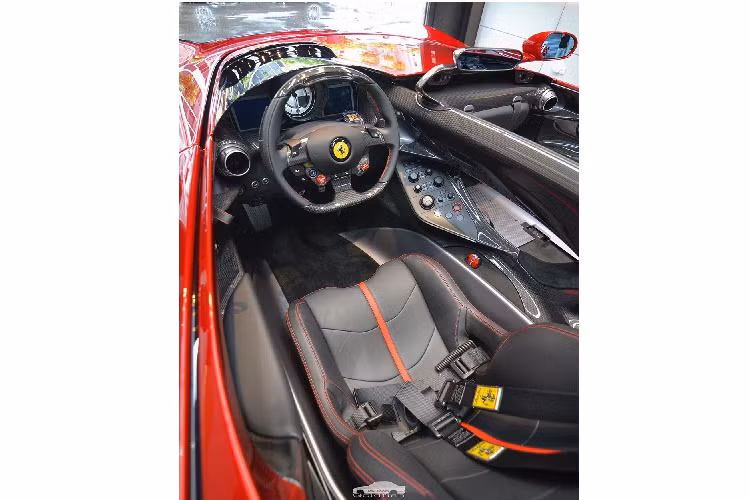 Thiết kế của siêu xe Ferrari Monza SP1 lấy cảm hứng từ các dòng xe Barchetta trong quá khứ, đặc biệt là 166 MM 1948 cũng như 750 Monza của thập niên '50.