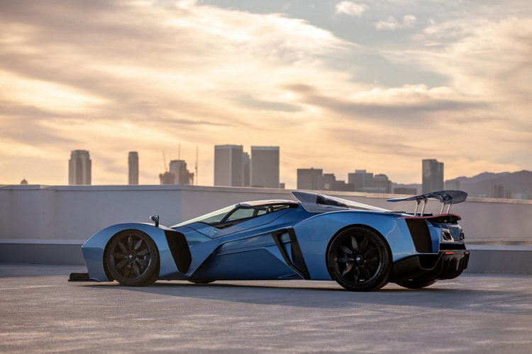 Hãng xe Pháp tự tin khẳng định D12 có thể đánh bại bất cứ kỷ lục tốc độ nào tại trường đua Nürburgring Nordschleife. Dù vậy, xe vẫn đủ tiện nghi và dễ điều khiển để có thể sử dụng hàng ngày, cũng như hoàn toàn hợp lệ khi lưu thông trên đường phố.