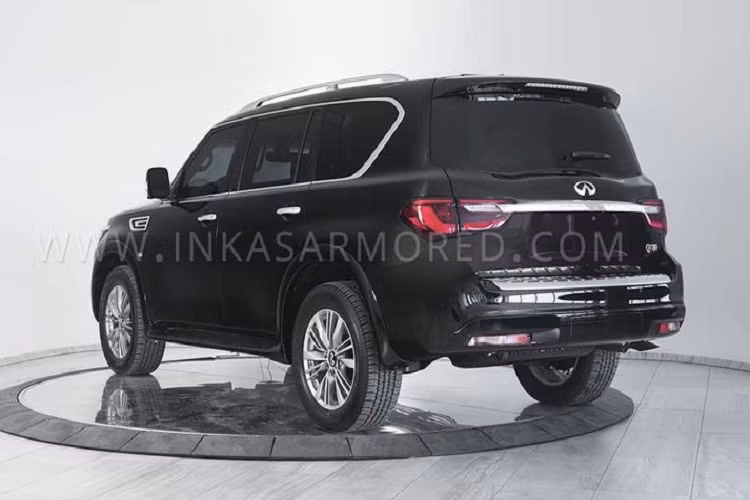 Về truyền động, Infiniti QX80 Inkas tiếp tục sử dụng khối động cơ V8 5.6L với công suất đầu ra 400 mã lực. Điều này đồng nghĩa với việc Inkas hoàn toàn không can thiệp gì tới sức mạnh của xe và giữ nó ở trạng thái nguyên bản.