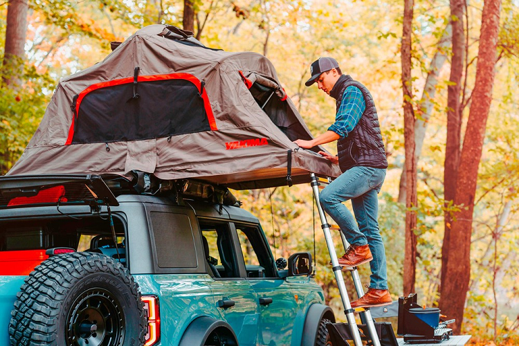 Đồng thời, Ford còn lắp đặt cho mẫu concept bộ la-zăng heavy-duty Fifteen52 Turbomatic cỡ 17 inch bọc trong bộ lốp chuyên lội bùn BFGoodrich cỡ 35 inch để tăng cường năng lực off-road. Để vượt qua địa hình đá tảng, mẫu concept có lắp một bộ tời Ford Performance by WARN, đặt trên tấm cản va thép phía trước.