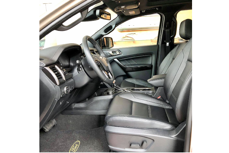 Ford Everest mặc dù không phải là dòng xe bán chạy nhất trong phân khúc SUV 7 chỗ cỡ trung tại Việt Nam, nhưng Everest luôn chiếm được cảm tình của người dùng bởi xe sở hữu thiết kế đẹp mắt, trang bị và tính năng tốt trong tầm giá.