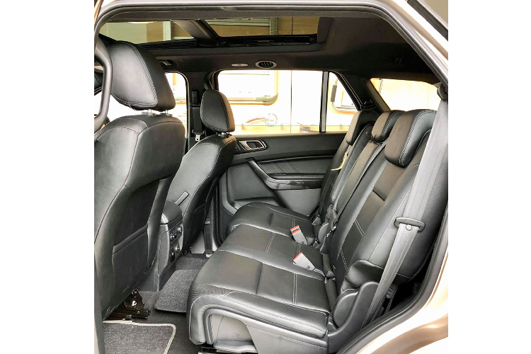 Trên thực tế, Everest thường được khách hàng “xuống tiền” với nhu cầu mua xe để phục vụ cho gia đình, hơn là dùng cho mục đích chạy dịch vụ như Toyota Fortuner.