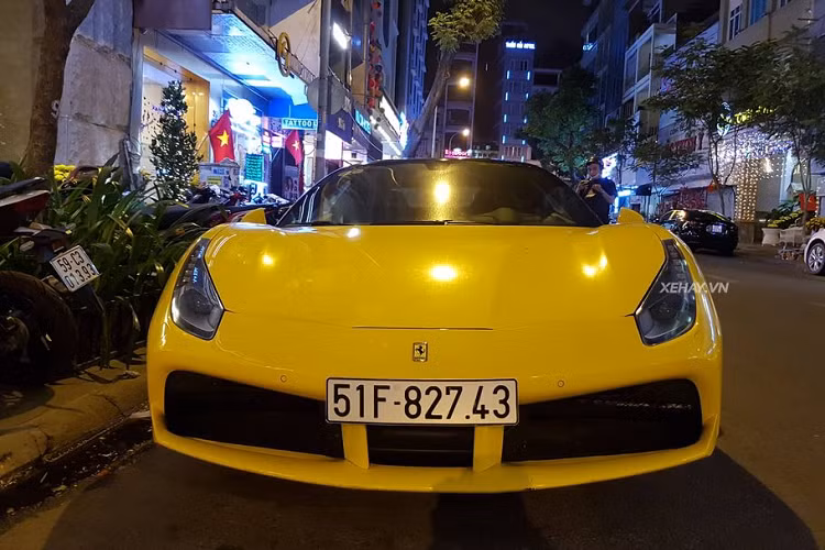Ngoài Ferrari 488 GTB, hai anh em nhà Phan Thành và Phan Hoàng còn nổi tiếng trong làng chơi xe Việt Nam với bộ sưu tập gồm nhiều cái tên đình đám như Rolls-Royce Wraith, Ferrari 488 GTB, McLaren 650S Spider... Giá xe Ferrari 488 GTB khi mới đưa về vào năm 2016 khoảng 15 tỷ đồng (sau khi chịu các khoản thuế và phí).