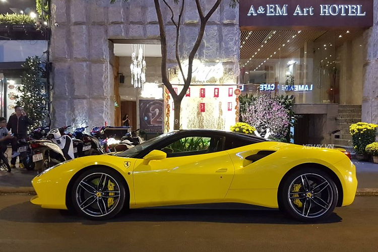 Kết hợp cùng hộp số ly hợp kép 7 cấp sức mạnh này khiến 488 GTB chỉ mất khoảng 3 giây để tăng tốc từ 0 - 100 km/h trước khi đạt vận tốc tối đa 330 km/h.