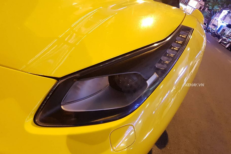 Ngoài ra, một số điểm khác biệt có thể thấy ngay trên 488 GTB so với “đàn anh” 458 như hệ thống đèn pha LED tinh xảo hơn so với đèn pha bi-xenon kết hợp LED định vị trên 458 Italy. Thêm vào đó, 488 được tiếp thu công nghệ lái từ 458 Speciale, 488 GTB nhanh hơn so với 458 một chút. Hệ thống phanh và lốp xe giống “thửa” lại của siêu xe LaFerrari.