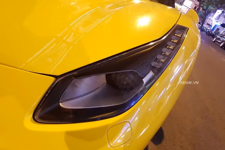 Ngoài ra, một số điểm khác biệt có thể thấy ngay trên 488 GTB so với “đàn anh” 458 như hệ thống đèn pha LED tinh xảo hơn so với đèn pha bi-xenon kết hợp LED định vị trên 458 Italy. Thêm vào đó, 488 được tiếp thu công nghệ lái từ 458 Speciale, 488 GTB nhanh hơn so với 458 một chút. Hệ thống phanh và lốp xe giống “thửa” lại của siêu xe LaFerrari.