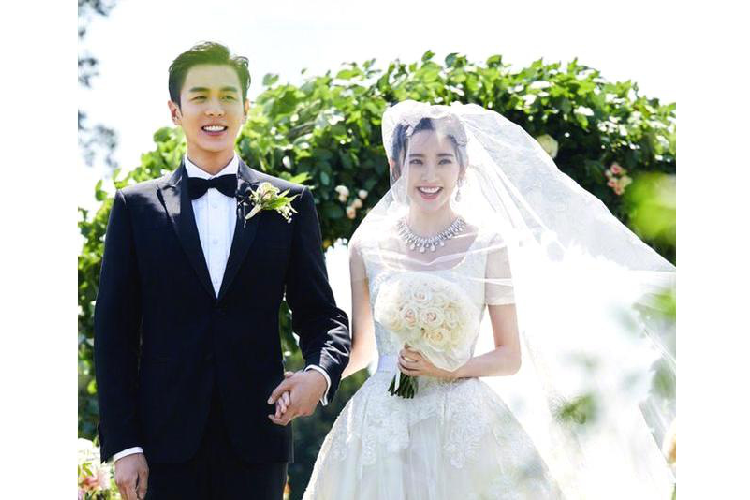 Den chuc Tet nha di chong gap nguoi yeu cu, co dau moi dieng nguoi