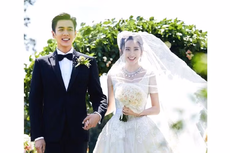 Den chuc Tet nha di chong gap nguoi yeu cu, co dau moi dieng nguoi