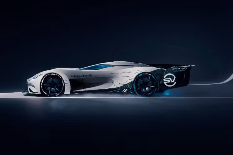Vision Gran Turismo SV có mang thông số kỹ thuật cực khủng khi hệ thống 4 mô tơ điện của nó sản sinh tổng công suất 1.877 mã lực và 3.360 Nm mô-men xoắn tức thời. Jaguar đã tự làm phép tính, và tuyên bố thời gian gia tốc từ 0-96 km/h chỉ là 1,65 giây trước khi đạt tốc độ tối đa 410 km/h. Nói một cách đơn giản, đây sẽ là một chiếc xe đua nhanh bậc nhất trên thế giới nếu tồn tại ngoài đời thực.
