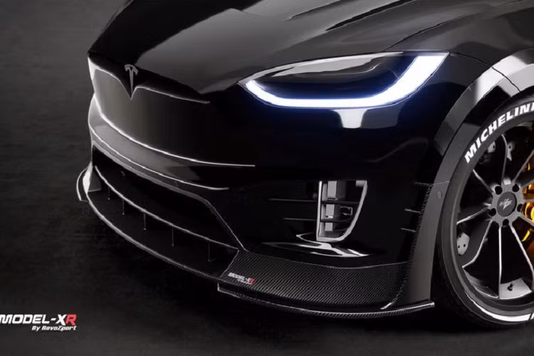 Trong khi đó, các vòm bánh xe phía trước và sau được mở rộng lần lượt 25 mm và 35 mm, để phù hợp với các mâm xe mới.