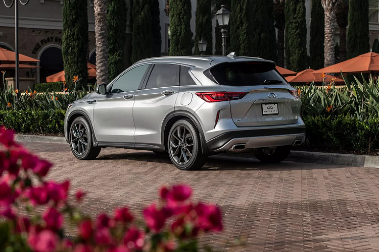 Thêm vào đó, mẫu xe này vẫn không gây được cảm tình với đa số người tiêu dùng khi trang bị toàn bộ các phiên bản với hộp số CVT duy nhất. Tuy nhiên, đi kèm với mức tăng này, khách hàng sẽ nhận lại một loạt các trang bị đã được bổ sung trên xe. Tất cả các phiên bản đều trang bị túi khí bên hàng ghế phía sau và hệ thống thông báo va chạm tự động.