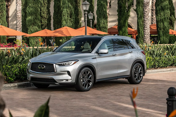 Nối gót đàn anh Infiniti QX80 2021 mới đầu tháng 9 này, mẫu xe nhỏ nhất trong dòng sản phảm SUV/Crossover của Infiniti đã được cập nhật thêm một số tính năng tiêu chuẩn mới, giá bán Infiniti QX50 2021 cũng sẽ dễ tiếp cận trong phân khúc xe đa dụng hạng sang.